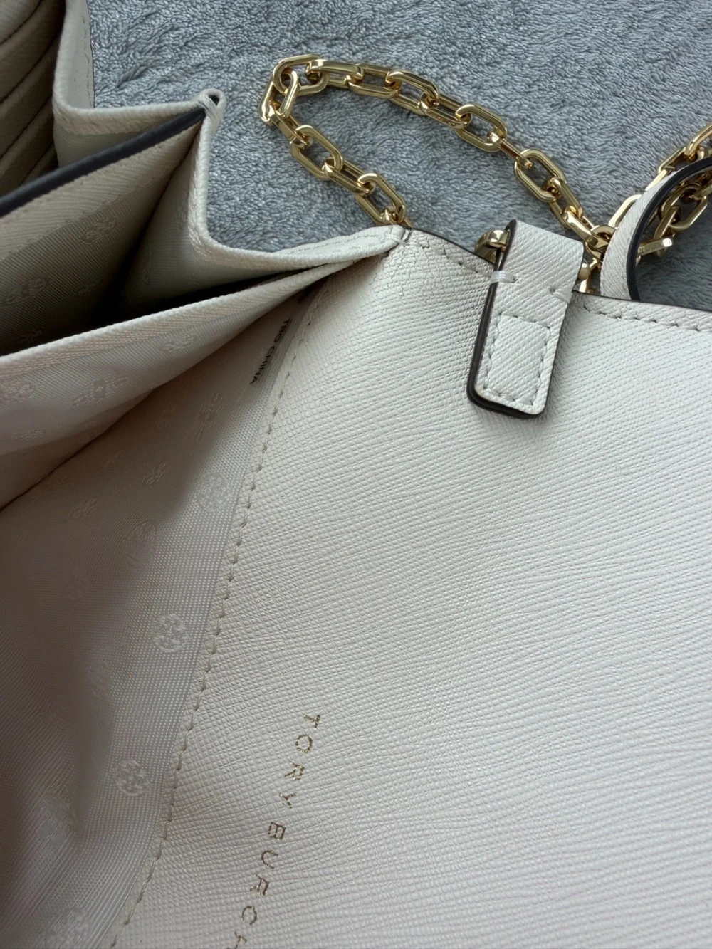 Tory Burch Robinson Saffiano Leather Chain Wallet Crossbody Cream Gold